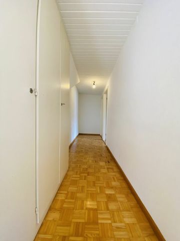 Rustikale Wohnung mit Parkplatz, Estrich und Gartensitzplatz - Photo 2