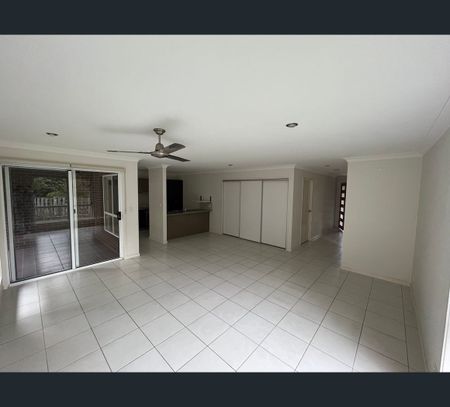 3/112 Wunburra Circle, Pacific Pines, Qld 4211 - Photo 3