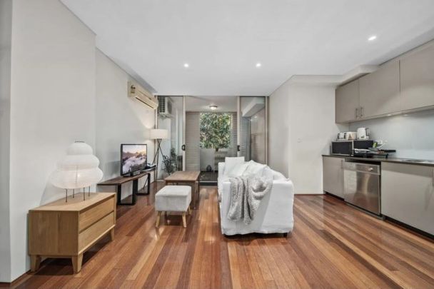 Stylish Contemporary Living in a Vibrant Inner-City Setting - Photo 1