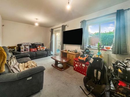 3 bedroom semi-detached house to rent - Photo 2