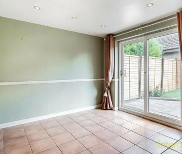 4 bedroom detached house to rent - Photo 2