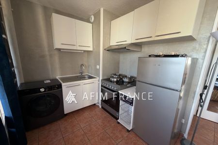 Joli studio meublé au 4? étage d'une résidence sécurisée avec - Photo 5