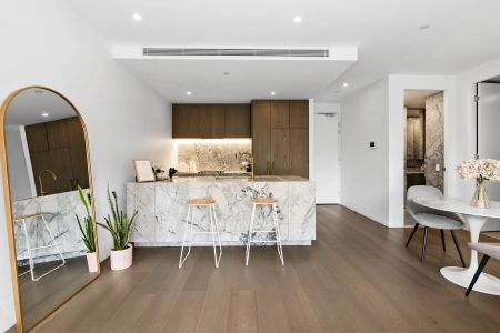 Beachside Living - Fully Furnished Two-Bedroom Apartment with Expansive Balcony, Just 500m To Elwood Beach! - Photo 5