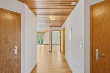 Charmante 4.5 Zimmer-Wohnung mit Balkon und Cheminée - Photo 3