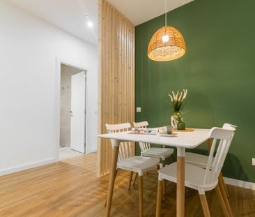 Travessera de Gràcia, Barcelona, Catalonia 08006 - Photo 2