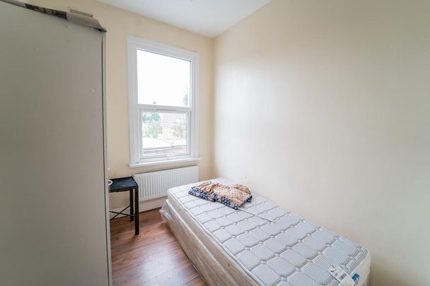 4 bedroom terraced house to rent - Photo 1