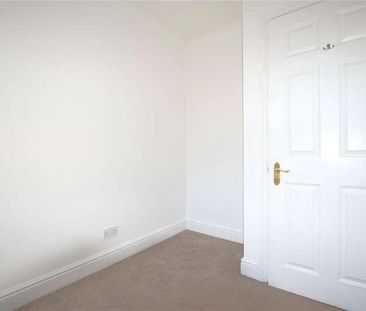 Chiltern Close, Staines-upon-thames, Surrey, TW18 - Photo 2