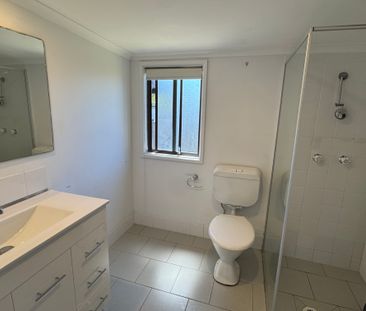 Charming 2 Bedroom Home - Photo 5