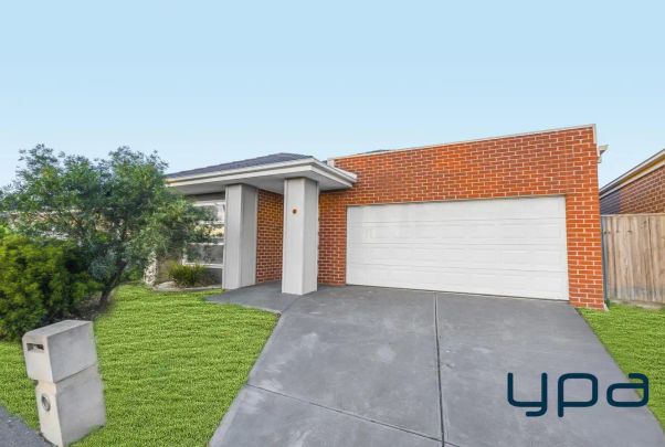 “Stylish 4-Bedroom Home Only Moments from Tarneit P–9 College !!” - Photo 1