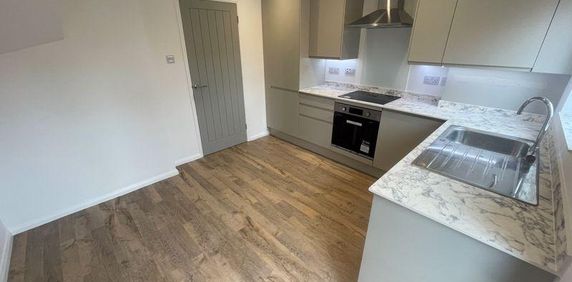 2 bedroom terraced house to rent - Photo 2