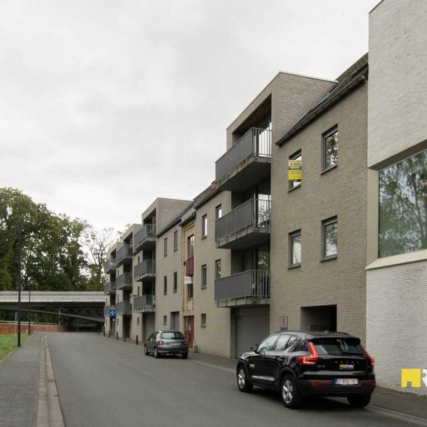 Zeer energiezuinig en instapklaar appartement (tot. opp. 81,44 m²) met private autostaanplaats - Photo 1