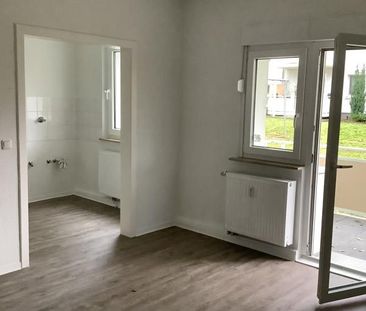 Zentral gelegen: renovierte 2 Zimmer, mit Balkon - Foto 1