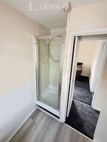 2 bedroom bungalow to rent Hillman Avenue, Jaywick, CO15 - Photo 5