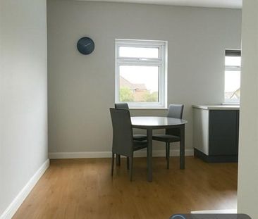 2 bedroom maisonette to rent - Photo 2