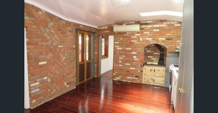 WALK EVERYWHERE FROM THIS 3 BEDROOM HOME! - Photo 2