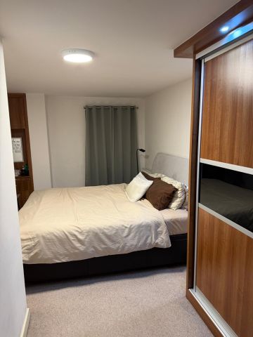 3 Bed Flat, Ealing Road, TW8 - Photo 3