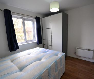 3 bedroom flat to rent - Photo 2