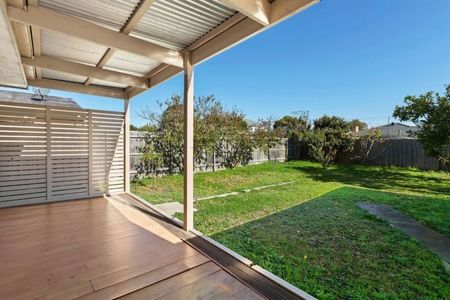 14 Carinya Avenue, Newcomb - Photo 4