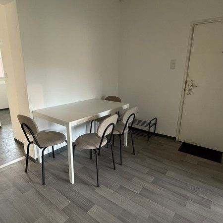 Frisch renoviertes und möbliertes WG Zimmer zum Erstbezug - Photo 1