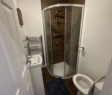 1 bedroom in a house share to rent - Photo 4