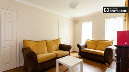 Double room in 4-bedroom houseshare in Stoneybatter, Dublin - Photo 2