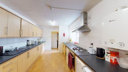 Carholme Road - 4 Bed Student Let - Photo 3