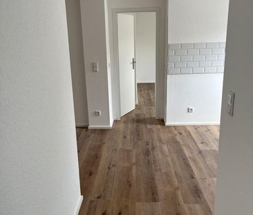 Renovierte Dachgeschosswohnung mit Klimaanlage, Kaltmiete 650 € - Photo 1
