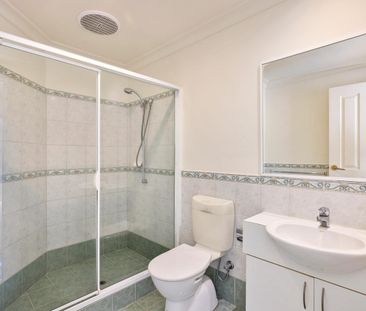 Lovely Townhouse - Photo 3