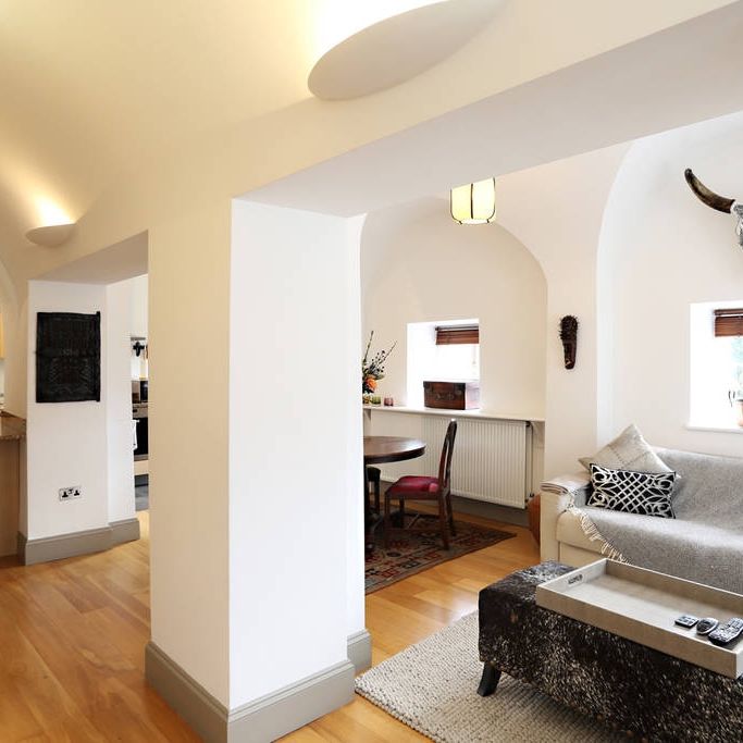 1 Bed Flat, Grove House, BS8 - Photo 1