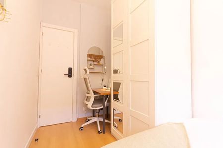 Carrer de Rocafort, Barcelona, Catalonia 08029 - Photo 3