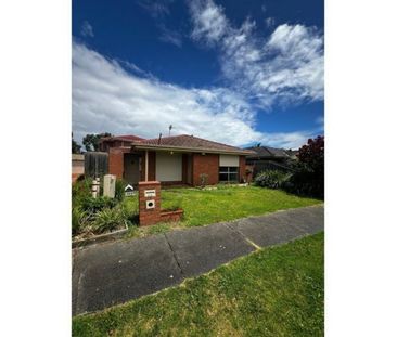 Spacious Traditional 3 Bedroom Home In Cranbourne West - Photo 5