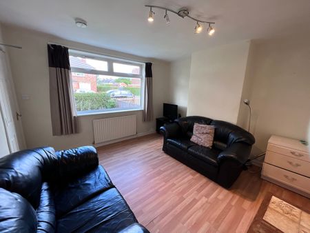 Fourth Avenue, Tang Hall - P1419 - Photo 2