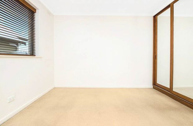 Charming 1-Bedroom Unit with Courtyard in a Premium Yarraville Location - Photo 1