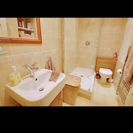 1 bedroom in a house share to rent - Photo 3