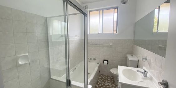 Spacious Apartment in Prime Rockdale Location - Photo 3