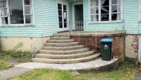 Spacious home in popular Sandringham - Photo 3