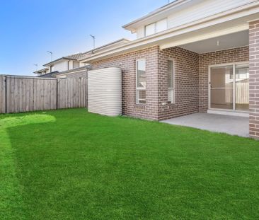 Spacious living in Tullimbar - Photo 1