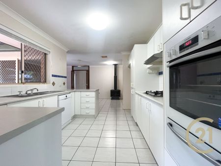 Spacious 4-Bedroom Family Home in Ferny Grove - Photo 2