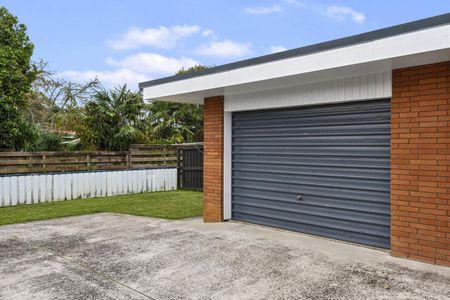 Charming Two Bedroom Unit - Photo 4