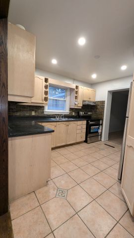 For Lease - 12 Armstrong Street, Brampton, Ontario - Photo 4