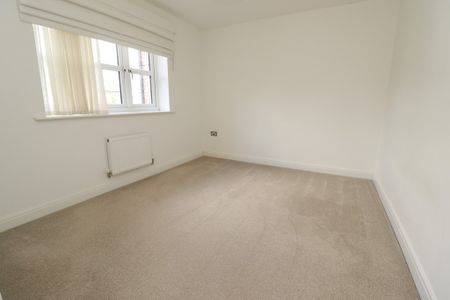 3 bedroom Town House to let - Photo 5