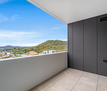 Stunning Designer Apartment with Panoramic City Views - Photo 1