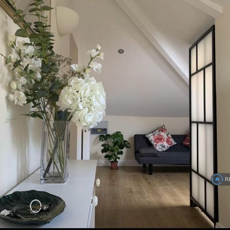 2 bedroom penthouse to rent - Photo 1