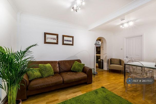 1 bedroom in a house share to rent - Photo 1