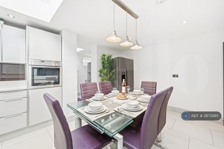 3 bedroom terraced house to rent - Photo 4