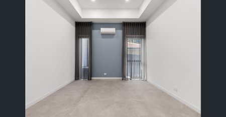 Stunning Executive Town Residence! - Photo 5