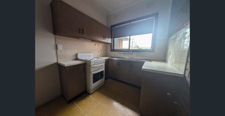 Spacious two bedroom villa, close to Broadway Shopping Village & Reservoir Train Station - Photo 5