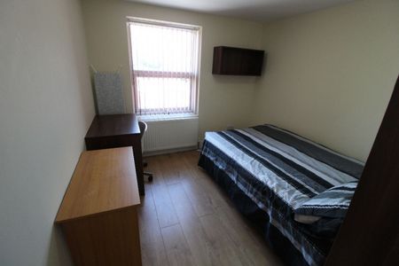 Fylde Road Flat 7 Preston, Lancashire, PR1 2XP - Photo 5