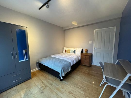 Room in a Shared Flat, Culver Court, SW18 - Photo 1