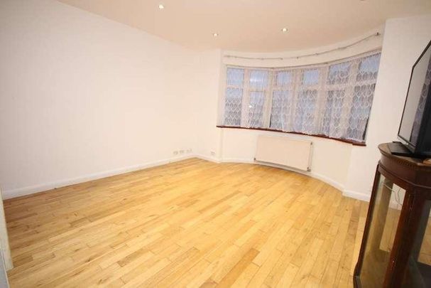 Green Court, Edgware, Middlesex, HA8 - Photo 1